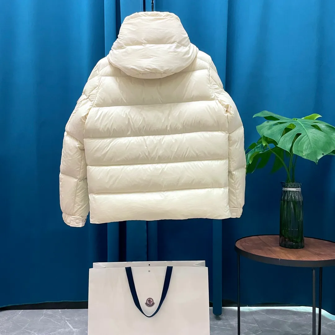 P390 Moncler/ 2026 70 、 。 DNA ， ， 。 Classic ， 、 。 Classic 70 。 Quality， 90 ，Premium Quality ， ，Black ！ Sizes M-3XL